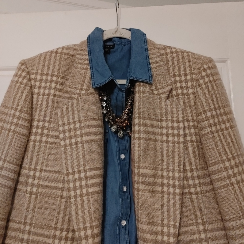 Classic, Pendleton blazer in a gorgeous beige plaid, 100% virgin wool. 16W
